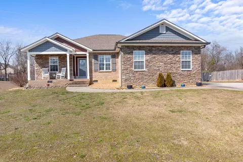 10060 Falcon Crest Dr, Ooltewah, TN 37363