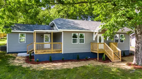 222 Lakeview Dr, Rossville, GA 30741