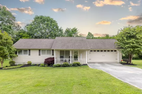 2602 E Hillview Dr, Dalton, GA 30721