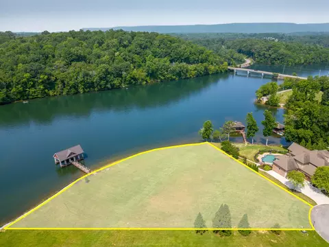 10903 Bridgestone Dr, Soddy Daisy, TN 37379