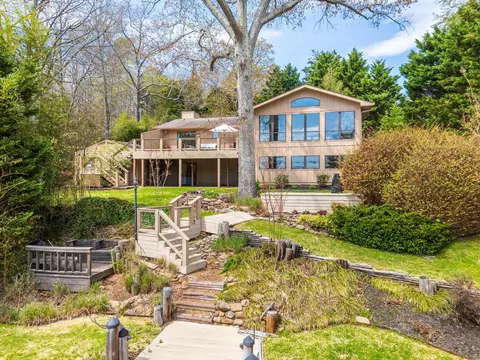 9940 Shore Dr, Soddy Daisy, TN 37379