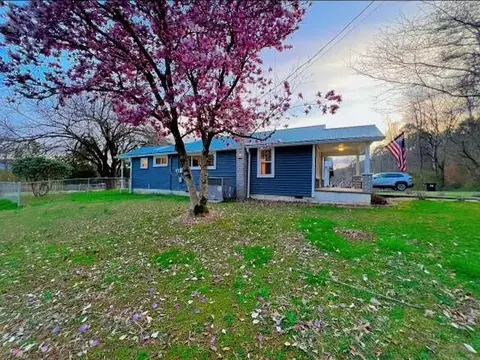 66 Davis St, Dunlap, TN 37327 photo 2