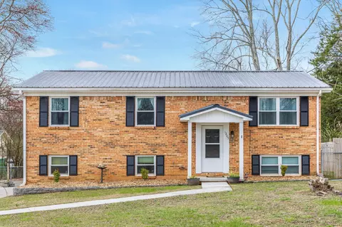 1205 SW Hedgeview Way, Cleveland, TN 37311