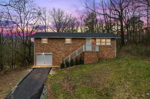 2 Kent Dr, Rossville, GA 30741
