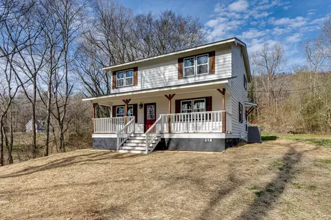 211 W Iowa Ave, Whitwell, TN 37397