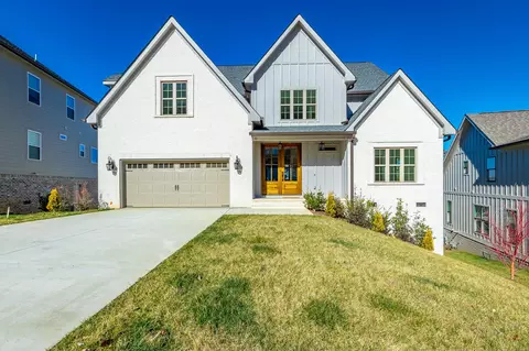 9814 Trestle Cir, Ooltewah, TN 37363