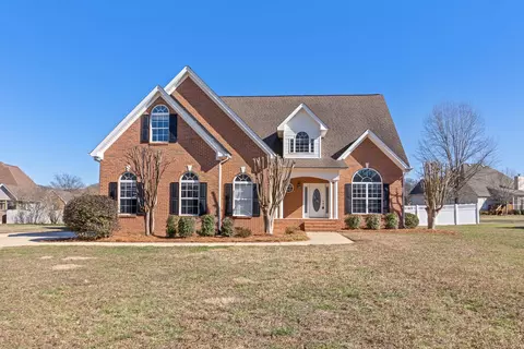 8429 Streamside Dr, Ooltewah, TN 37363