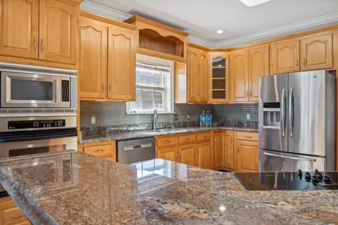 8429 Streamside Dr, Ooltewah, TN 37363 photo 9