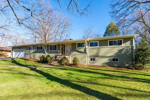 1103 Crown Point W Rd, Signal Mountain, TN 37377