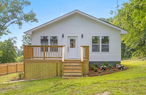 52 E Lakeview Dr, Rossville, GA 30741