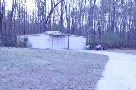 1043 NE Newtown Creek Rd, Calhoun, GA 30701