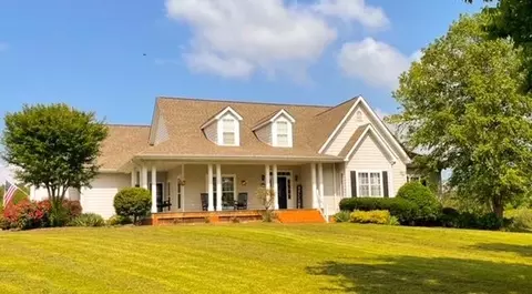 959 Meadow Dr, Chickamauga, GA 30707