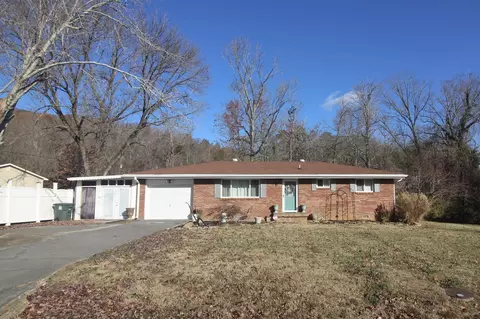 3401 Meadow Falls Ln, Chattanooga, TN 37419