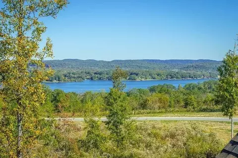 2138 River Watch Dr, Soddy Daisy, TN 37379