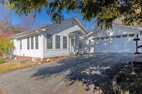 907 Hardwick Cir, Dalton, GA 30720