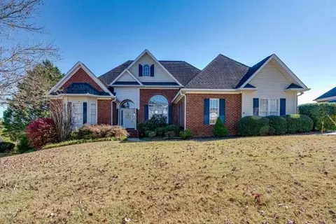 220 NE Flagstone Dr, Cleveland, TN 37323