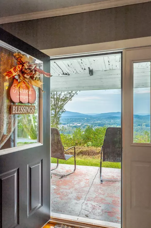 2 Sunset Dr, La Fayette, GA 30728