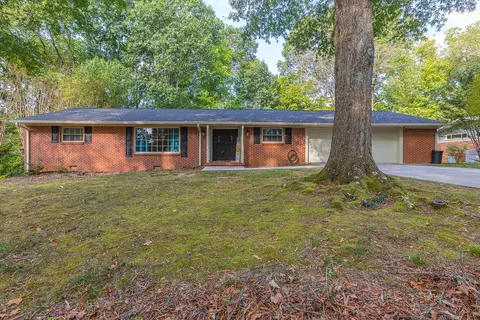 1048 E Lakeshore Dr, Dalton, GA 30720