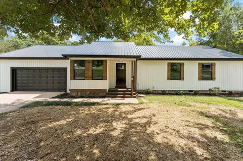 401 SE Lakeview Dr, Dalton, GA 30721