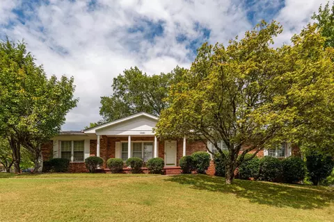 1361 Solar Dr, Hixson, TN 37343