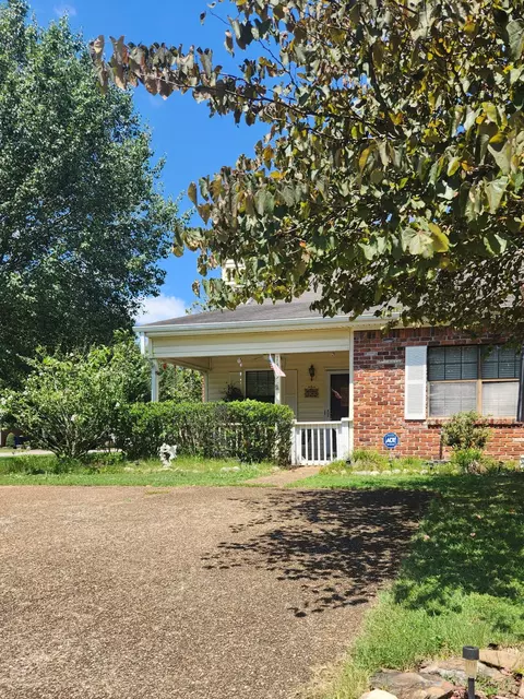 1303 Leaside Ln, Hixson, TN 37343