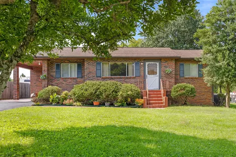 2412 Cresent Club Dr, Hixson, TN 37343