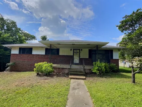 33 Kent Dr, Rossville, GA 30741