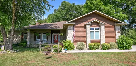 135 Riverside Dr, Benton, TN 37307