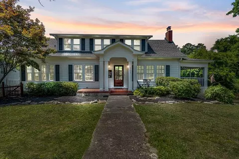 907 S Crest Rd, Chattanooga, TN 37404