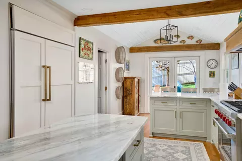208 E Brow Rd, Lookout Mountain, TN 37350