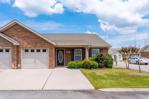 701 Applebrook Dr, Rossville, GA 30741