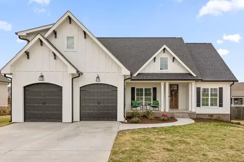 131 Bending Oak Dr, Chickamauga, GA 30707