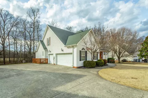 8462 Streamside Dr, Ooltewah, TN 37363 photo 6