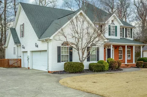 8462 Streamside Dr, Ooltewah, TN 37363 photo 3