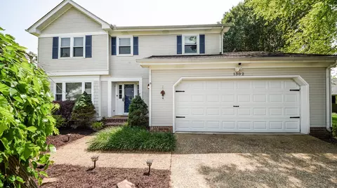 1302 Village Green Dr, Hixson, TN 37343