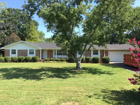 1613 Eagle Dr, Hixson, TN 37343 photo 1