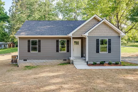1272 Old Charlotte Rd, White Bluff, TN 37187