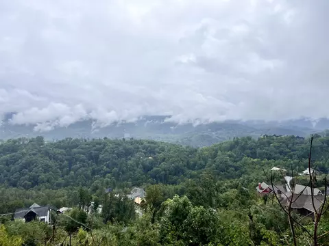 1123 Longview Ct, Gatlinburg, TN 37738