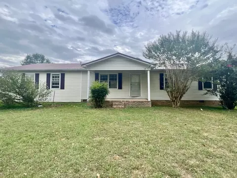 2 Clayton Acres Rd, Fayetteville, TN 37334