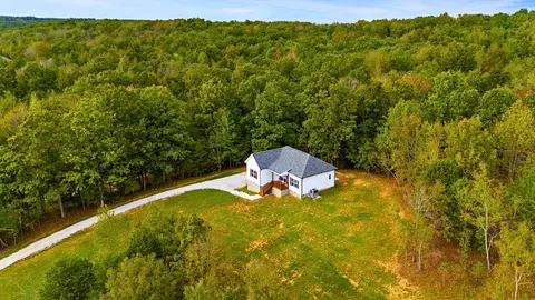 2800 N Hurricane Creek Rd, Mcewen, TN 37101