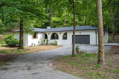 1910 Clematis Dr, Hixson, TN 37343