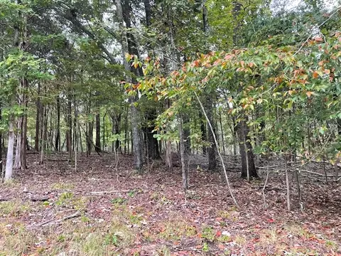 12 Country Club Dr, Tullahoma, TN 37388