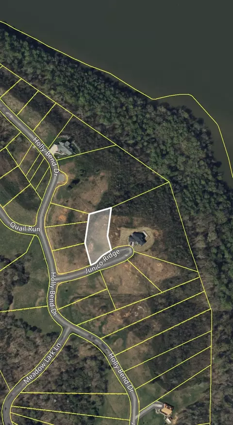 37 Holly Bend Dr, Byrdstown, TN 38549
