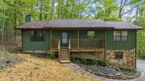 127 Hickory Nut Dr, Clinton, TN 37716