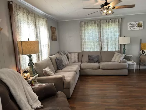 110 E Main St, Loretto, TN 38469 photo 3