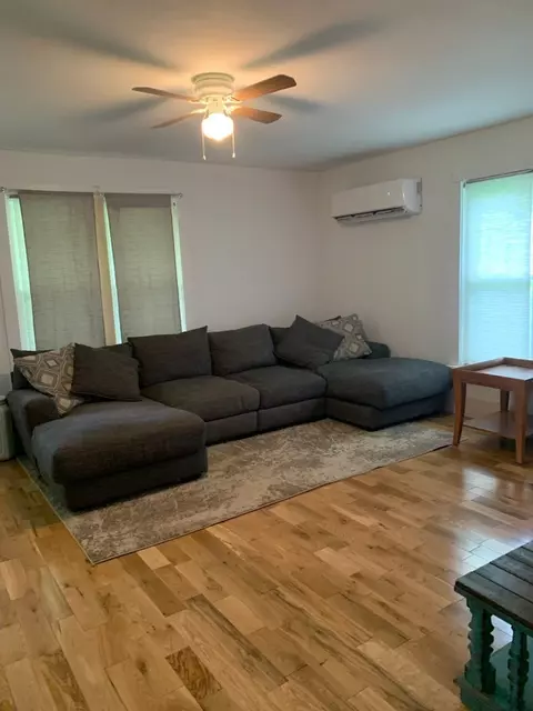 218 Mcmillian St, Erin, TN 37061