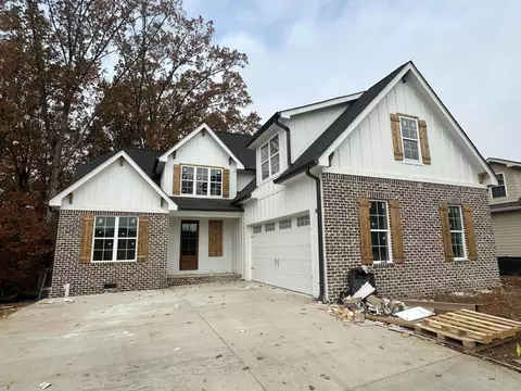 27 Norfolk Green Cir, Chattanooga, TN 37421