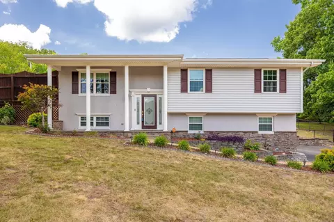 2511 Hunt Heights Dr, Soddy Daisy, TN 37379