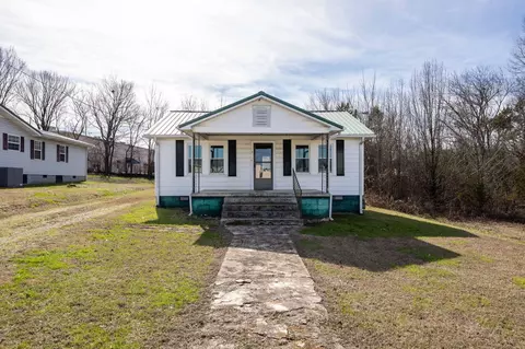 45 W Pace St, Trenton, GA 30752