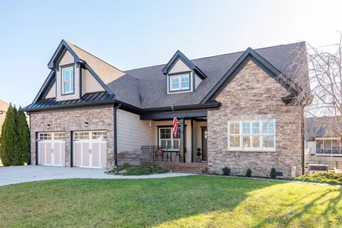 668 Clear Canyon Dr, Hixson, TN 37343